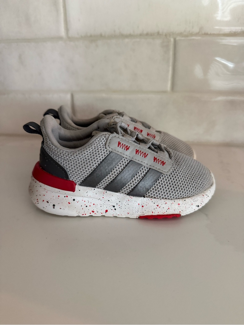 Adidas Toddler Sneaker Gray and Red